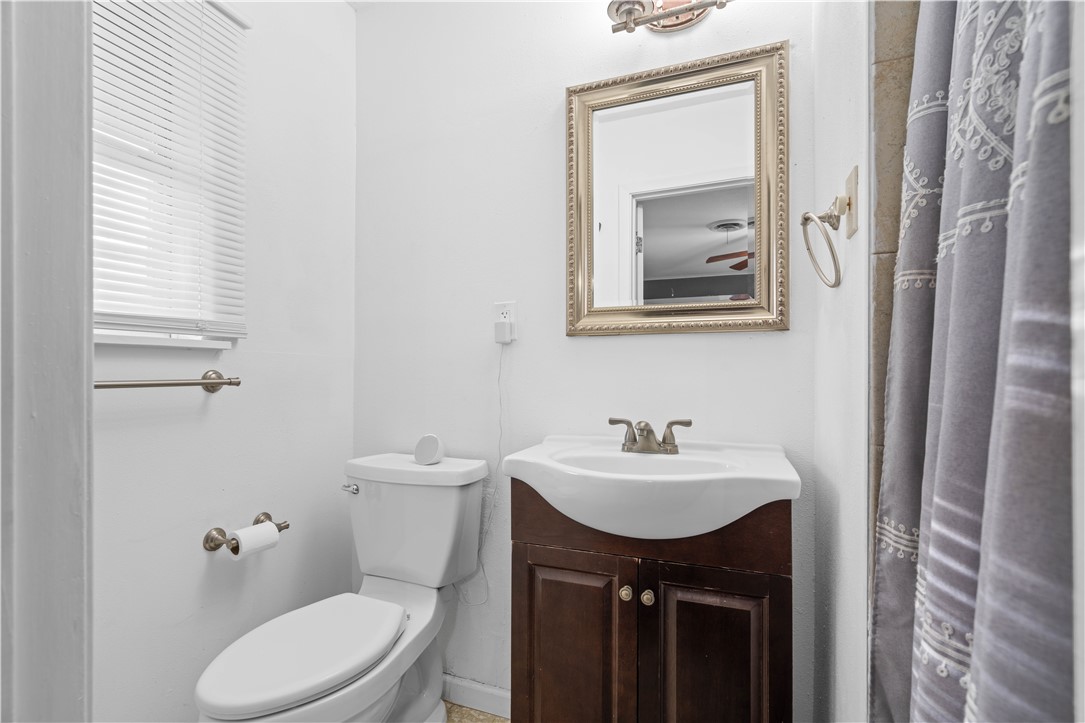 10749 Kingwood Dr Property Photo 8