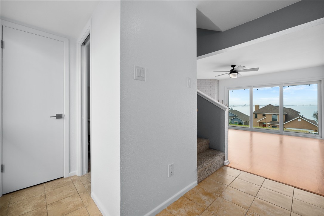 840 Cliff Dr 8 Property Photo 5