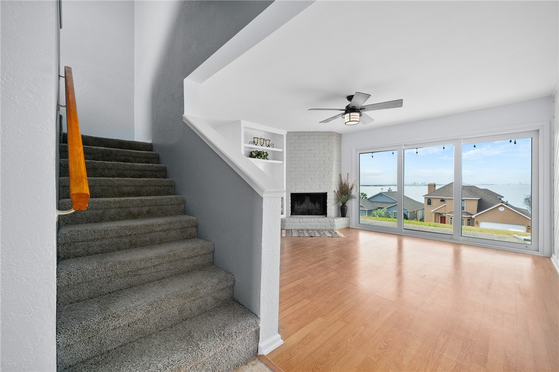 840 Cliff Dr 8 Property Photo 7