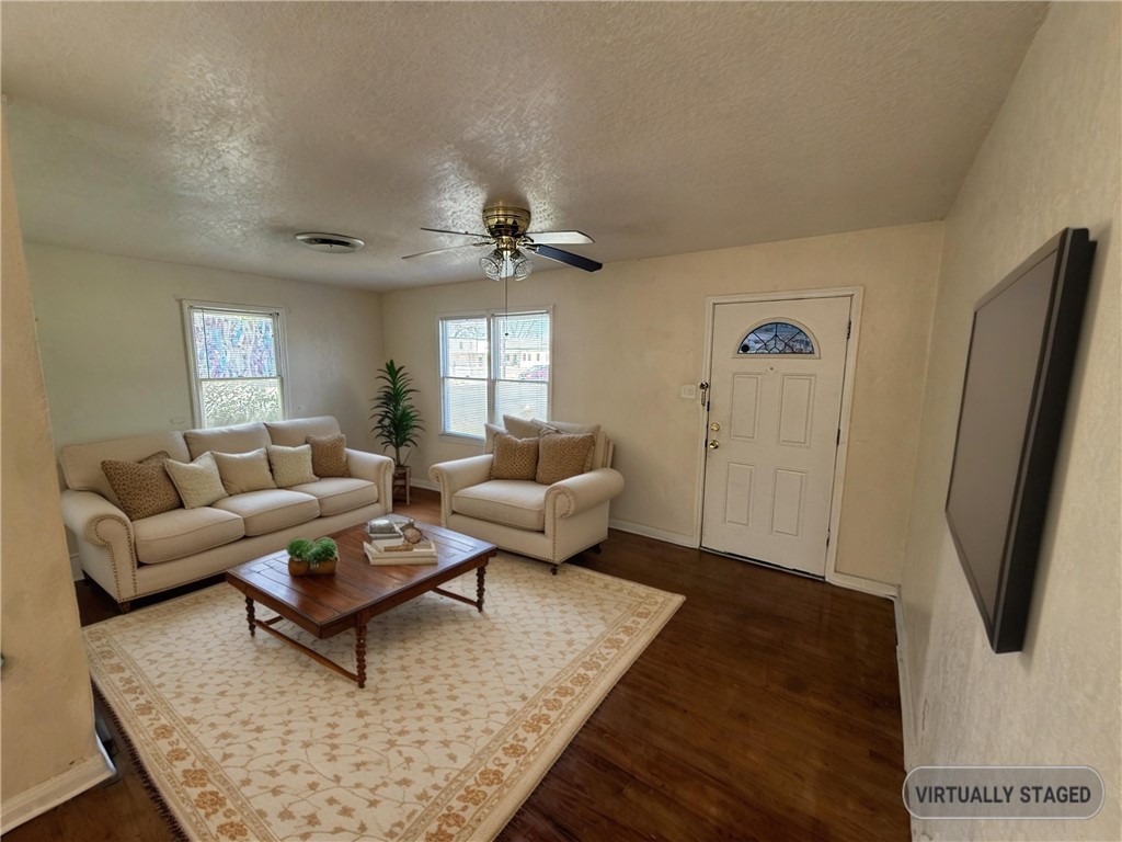 4462 Carlton St Property Photo 5