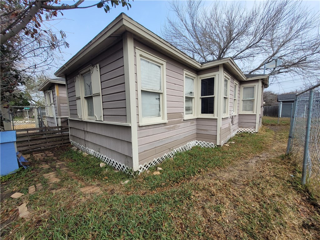4462 Carlton St Property Photo 21