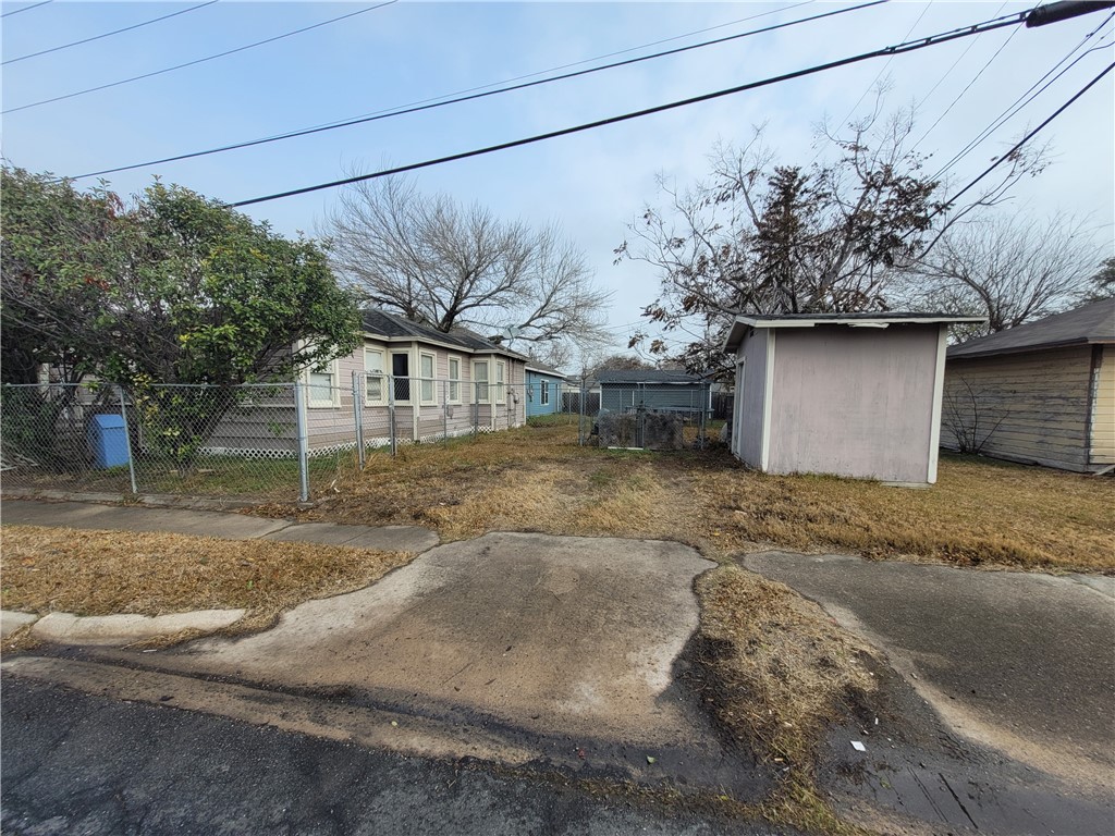 4462 Carlton St Property Photo 22