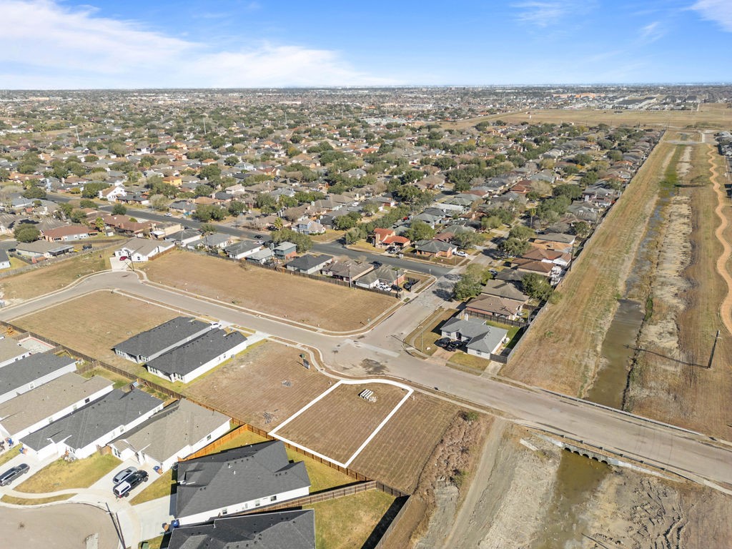 6729 La Salle Dr Property Photo 4