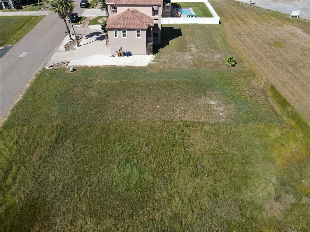 138 Mariners Dr Property Photo 4
