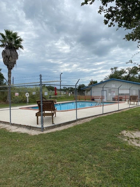 293 Woods Dr Property Photo 4