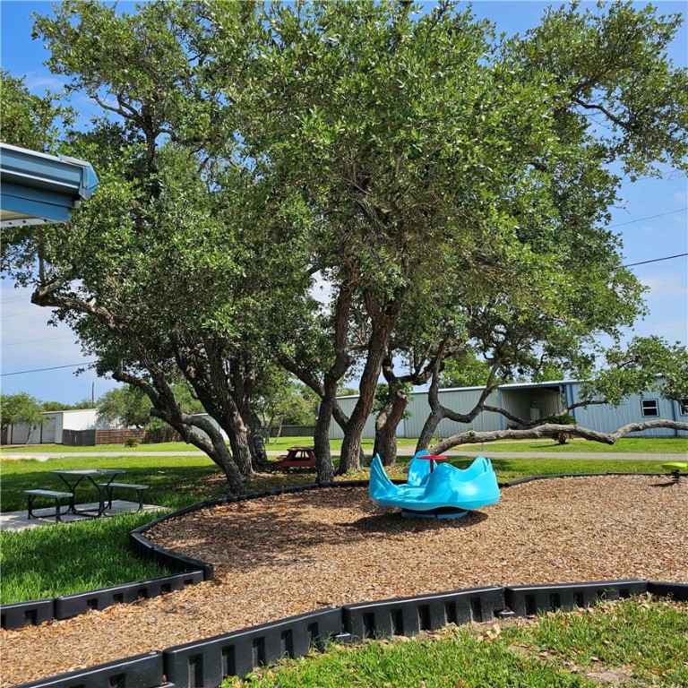 3 Belaire Dr Property Photo 12
