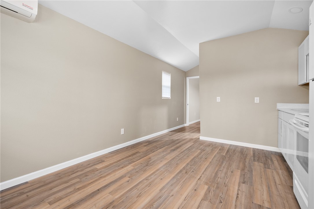 2032 Dallas St Property Photo 5