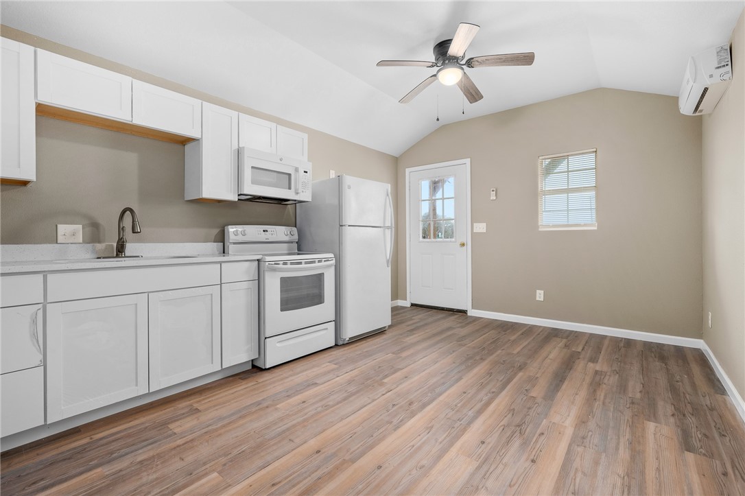2032 Dallas St Property Photo 7