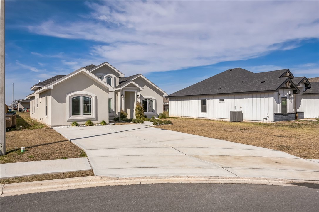 10705 N Sugar Bear Dr Property Photo 2