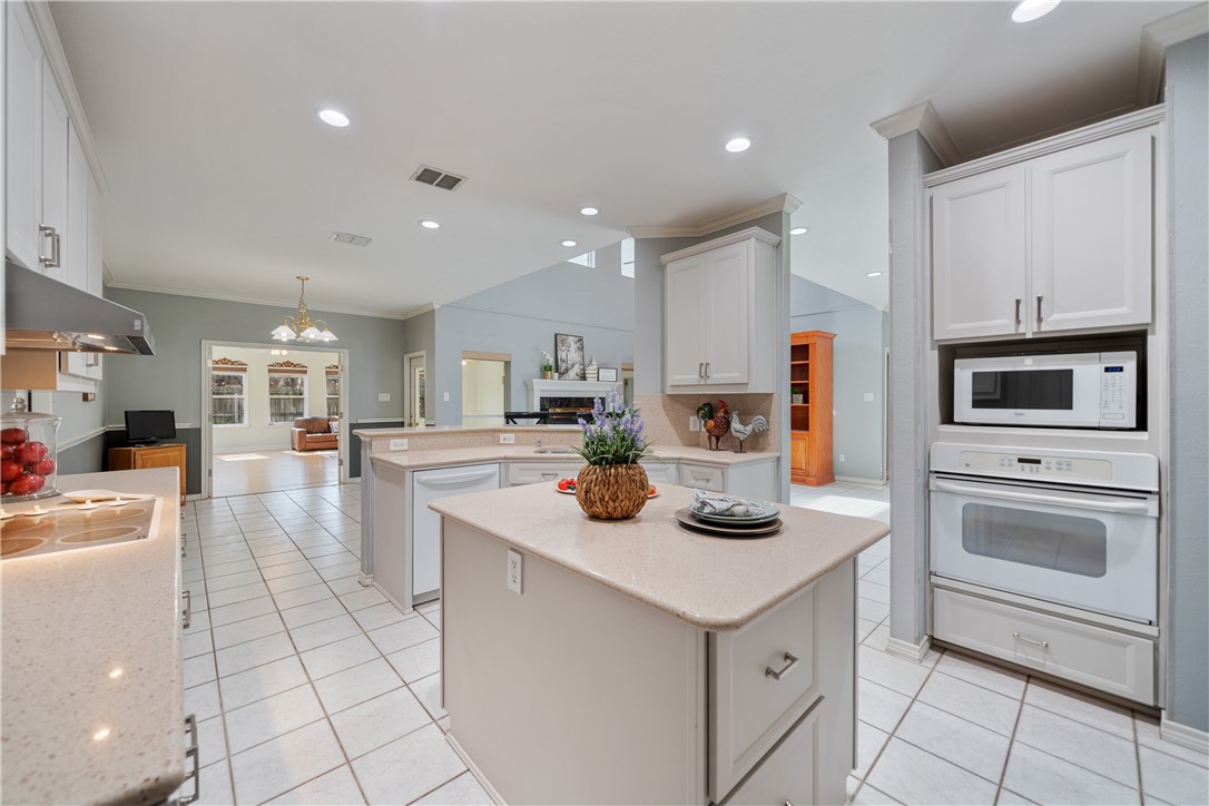 4513 Ammer Lake Dr Property Photo 8