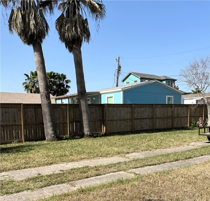 1510 Whispering Sands St Property Photo 33