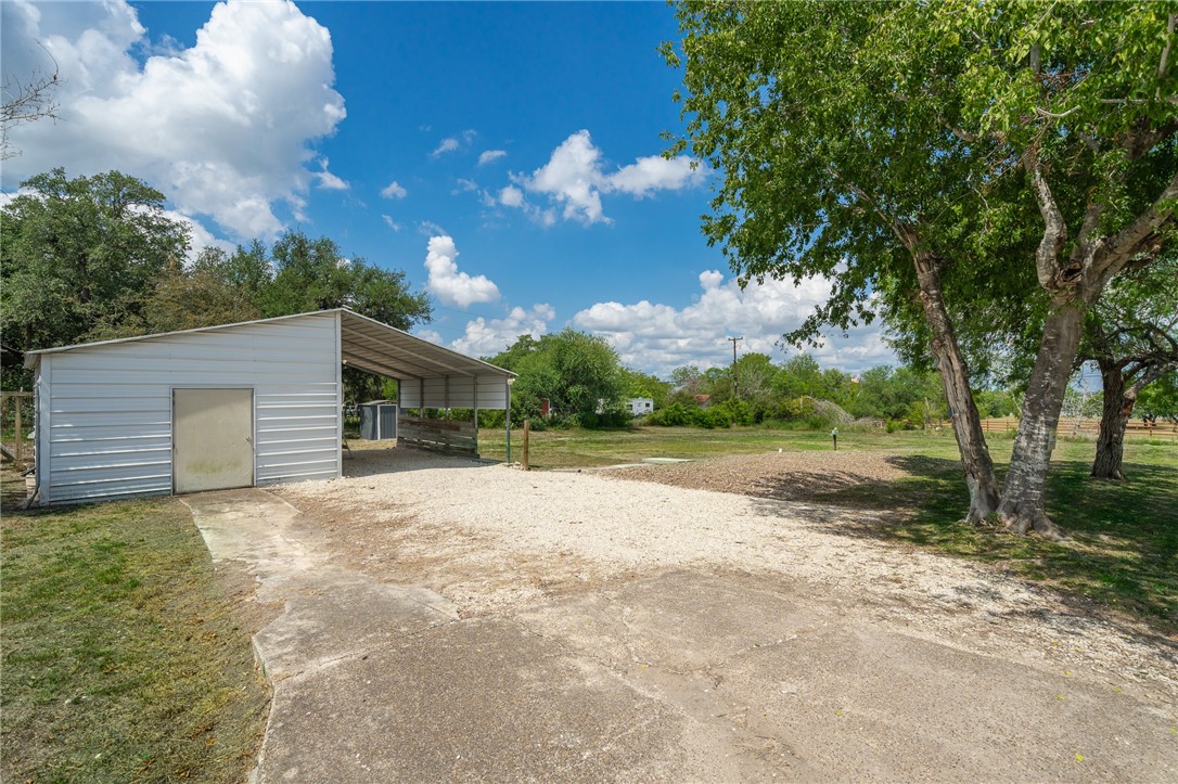 130 Hawkins Dr Property Photo 10