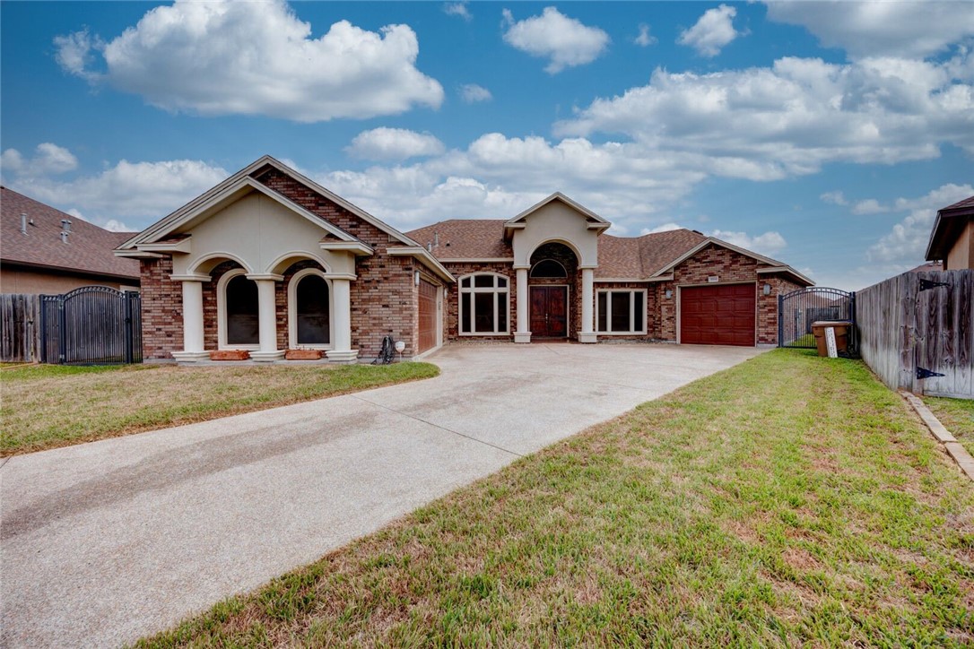 3702 E Lake Dr Property Photo 1
