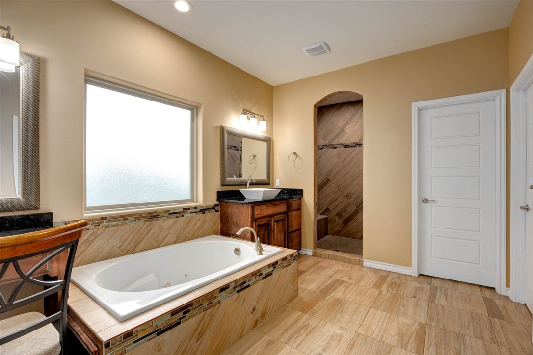 3702 E Lake Dr Property Photo 23