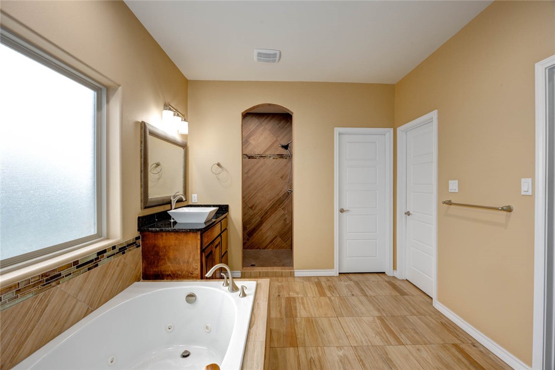 3702 E Lake Dr Property Photo 25