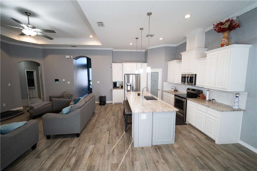 5709 Bella Di Giorno Dr Property Photo 8