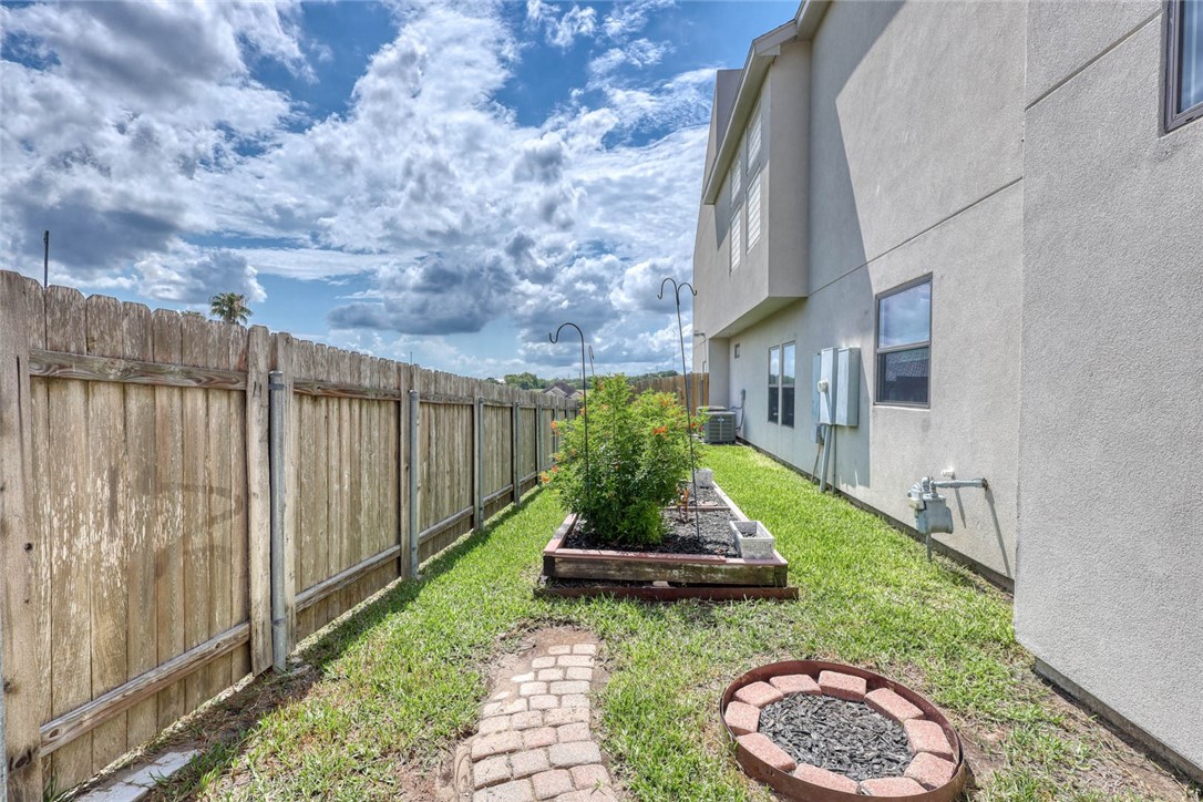 14722 Beal Dr Property Photo 39