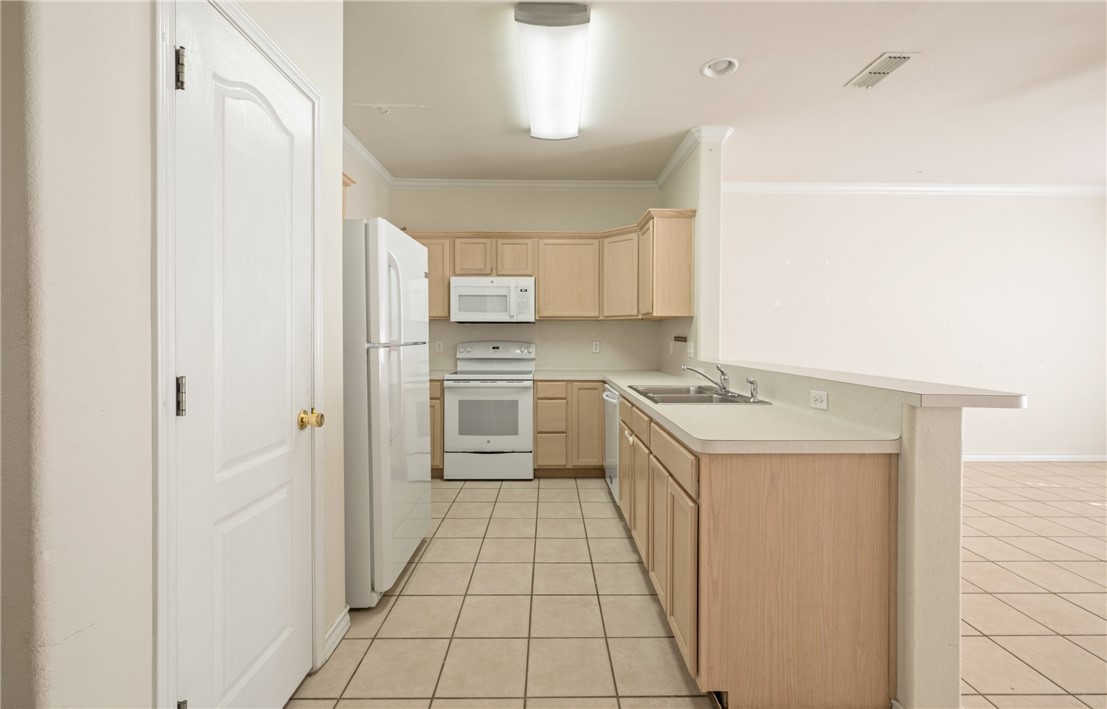 15110 Leeward Dr 303 Property Photo 7