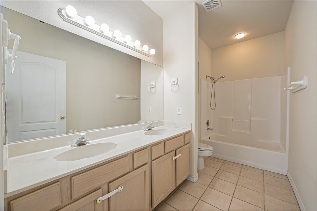 15110 Leeward Dr 303 Property Photo 11