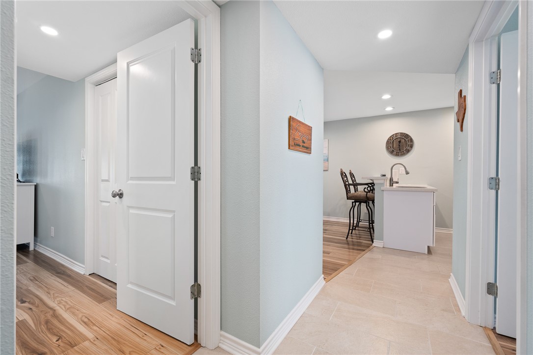 609 Lauderdale Dr Property Photo 4