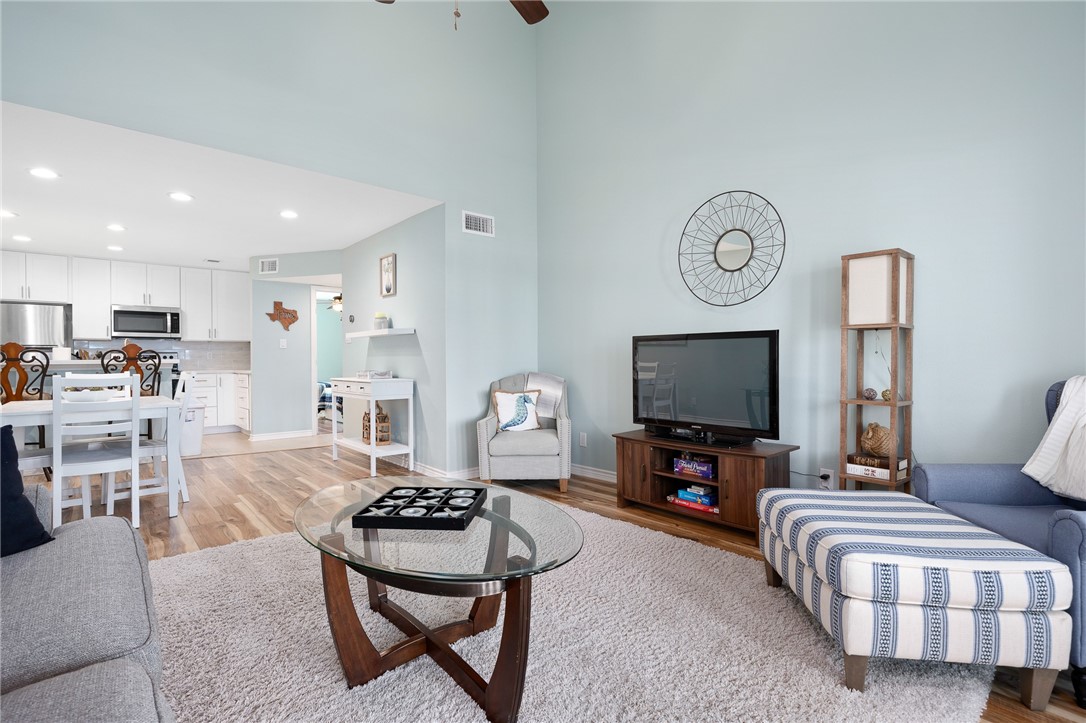 609 Lauderdale Dr Property Photo 15