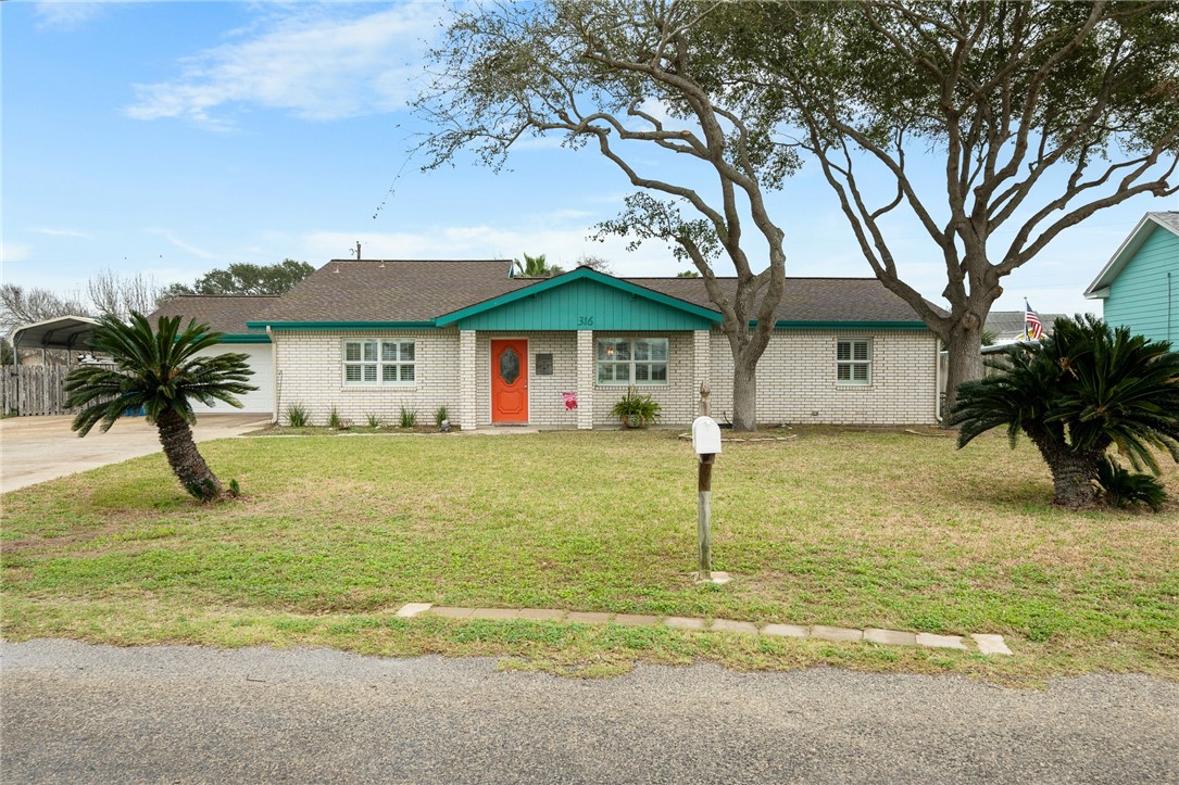 316 Inglewood Property Photo 5