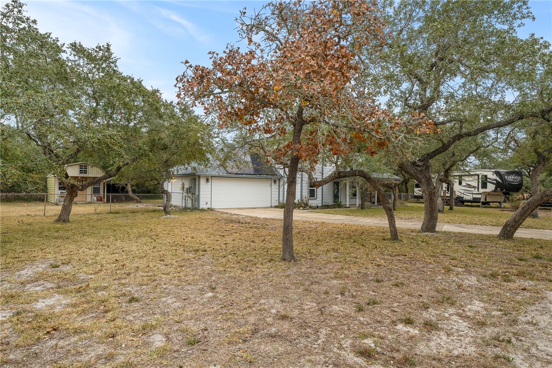 17 Circle Lake Dr Property Photo 2