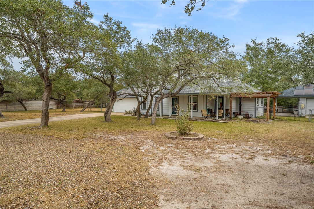 17 Circle Lake Dr Property Photo 5