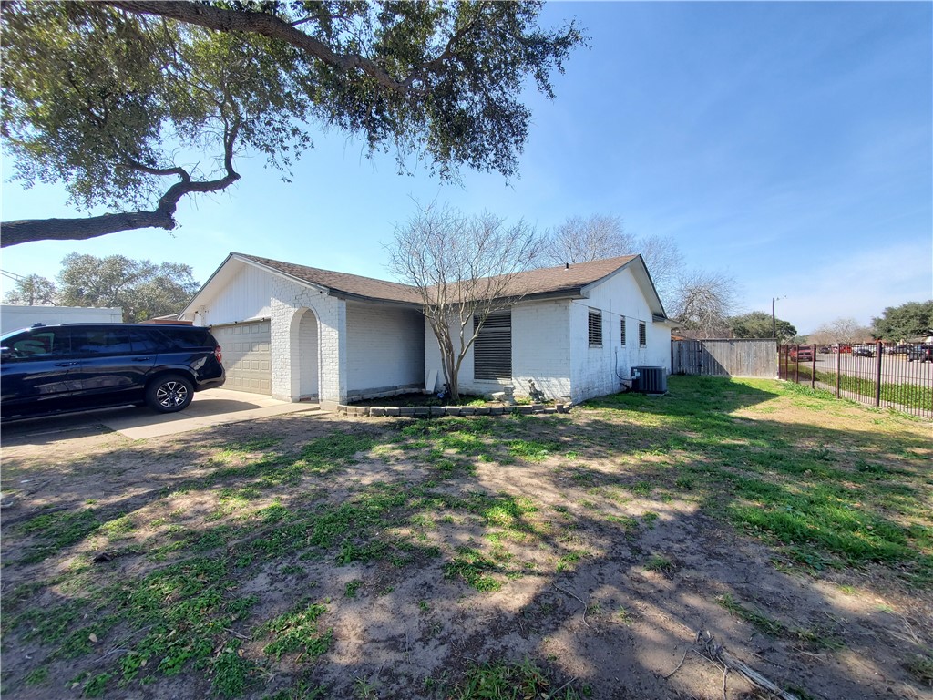 1901 Thames Dr Property Photo 1
