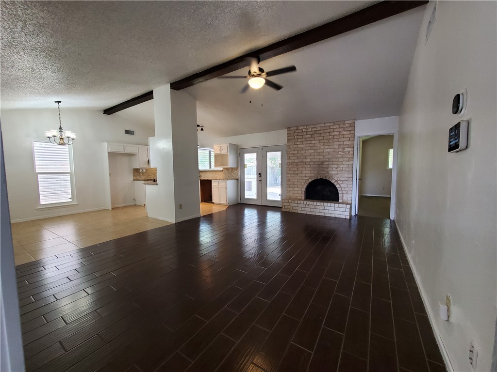 1901 Thames Dr Property Photo 4