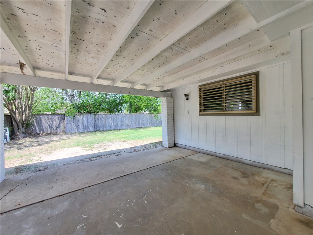 1901 Thames Dr Property Photo 9