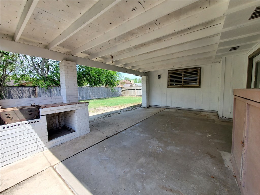 1901 Thames Dr Property Photo 10