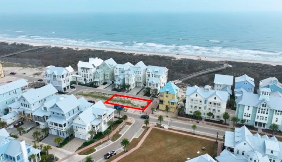 400 Coastline Dr Property Photo 4