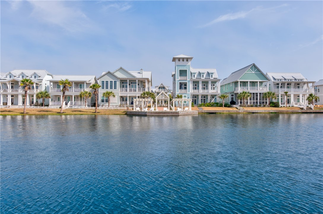 400 Coastline Dr Property Photo 5
