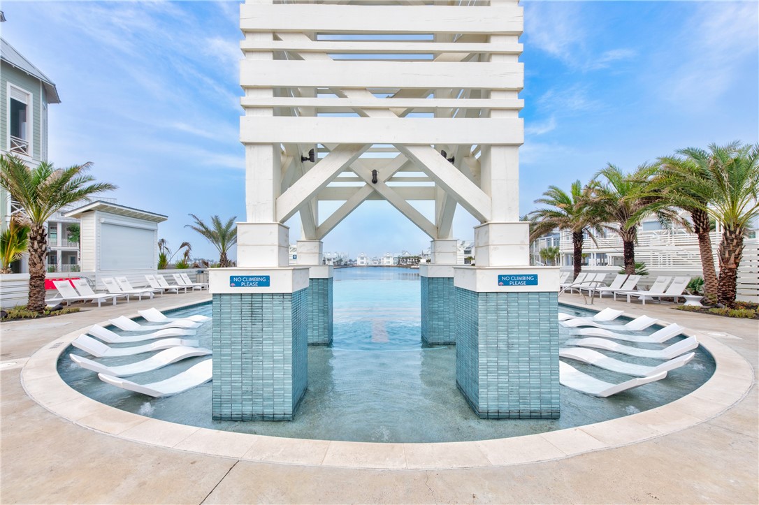 400 Coastline Dr Property Photo 15