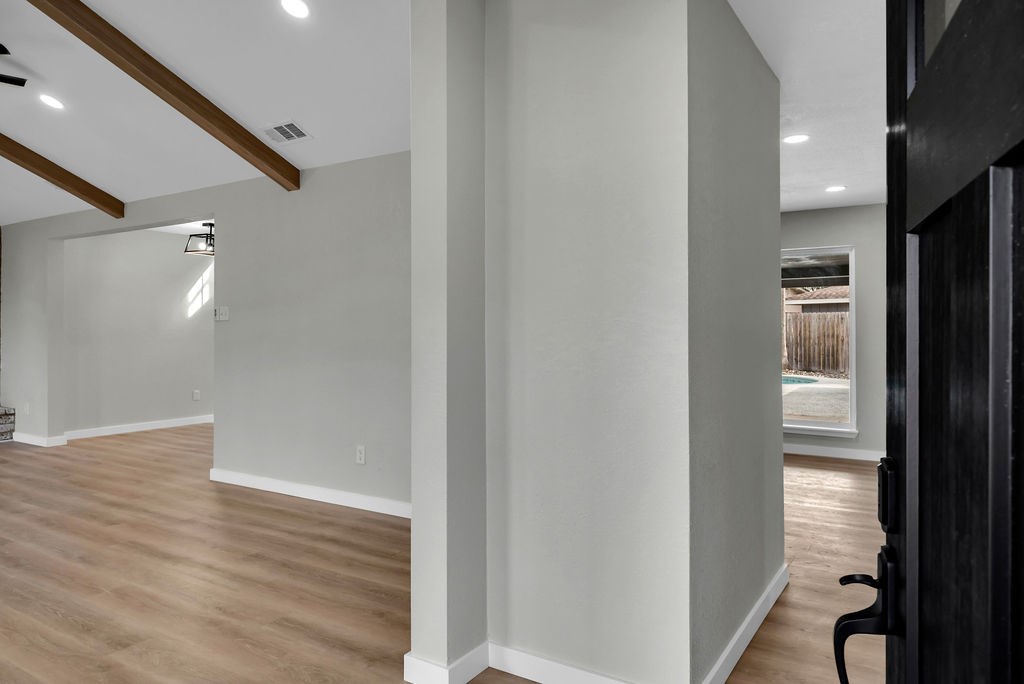 6826 Lumberdale Circ Property Photo 3
