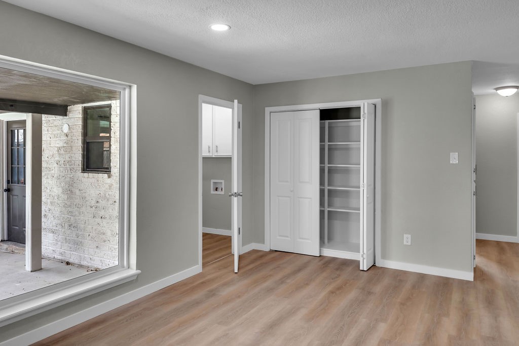 6826 Lumberdale Circ Property Photo 14