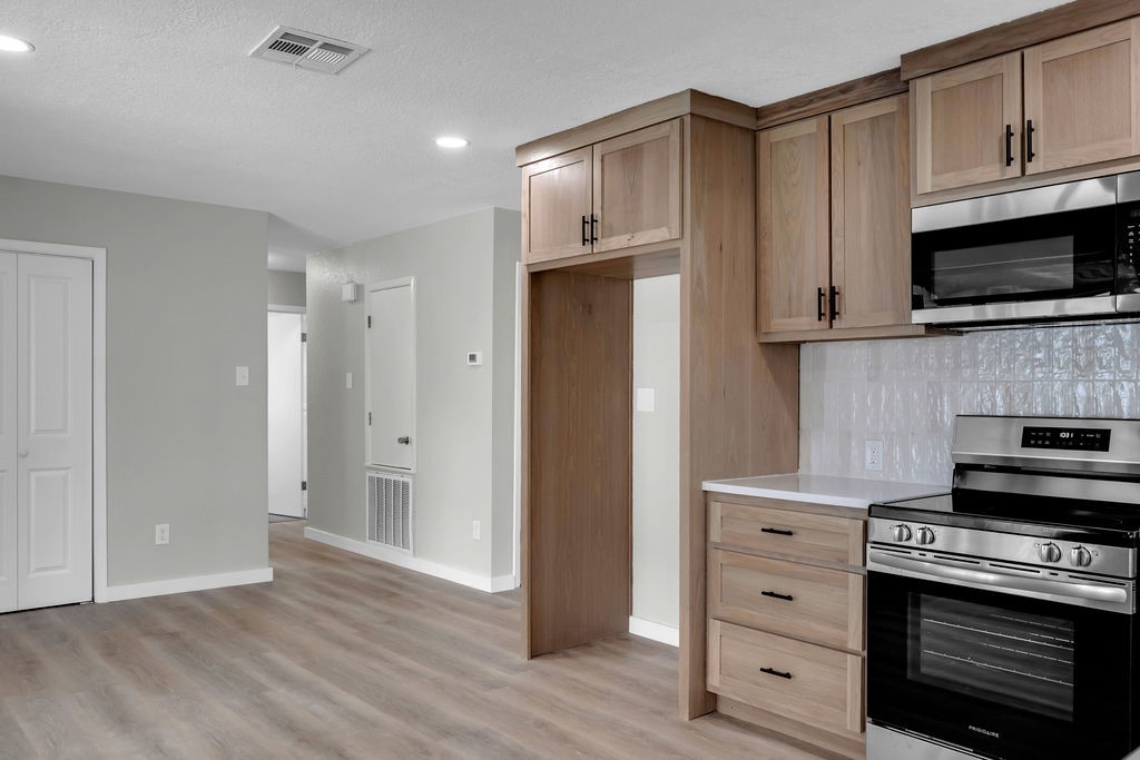 6826 Lumberdale Circ Property Photo 15