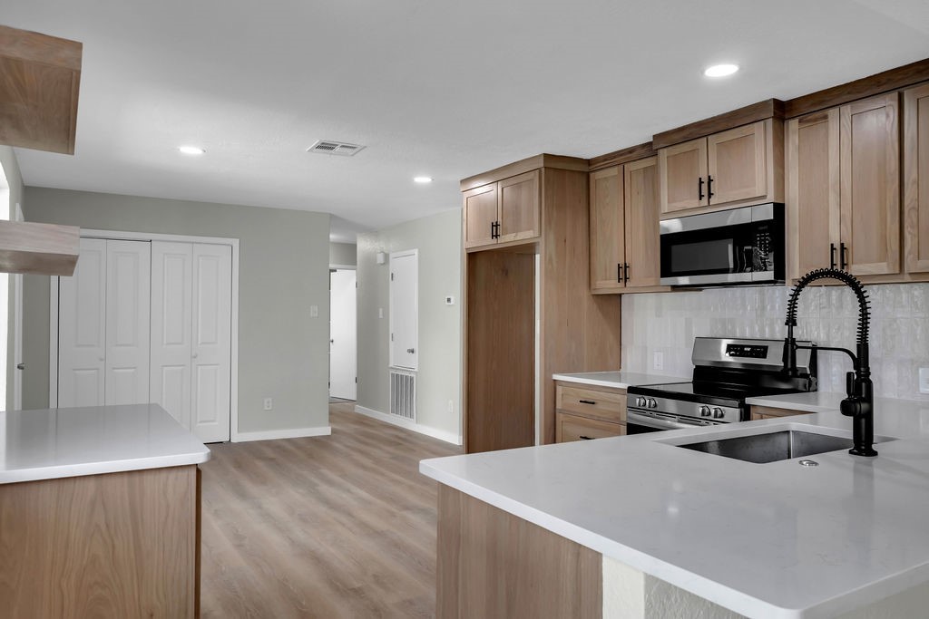 6826 Lumberdale Circ Property Photo 16