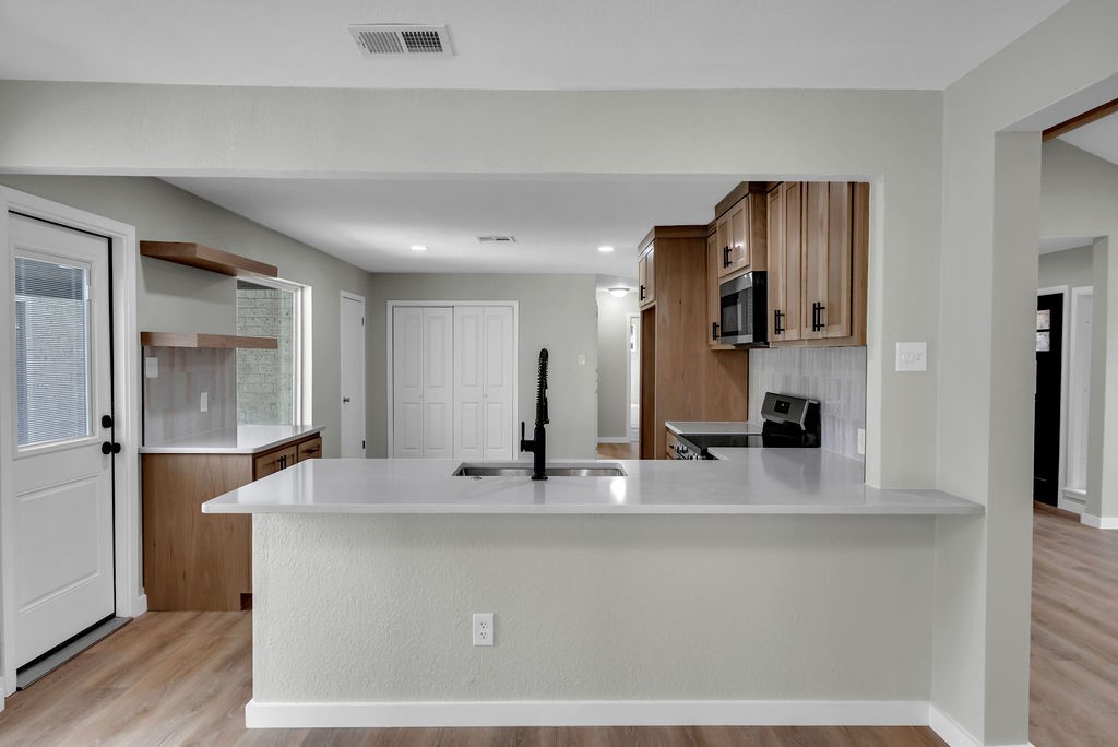 6826 Lumberdale Circ Property Photo 17