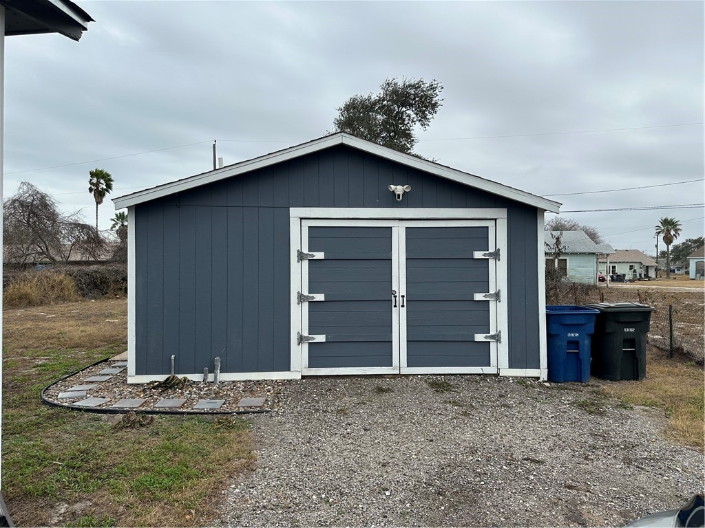721 Claride St Property Photo 8