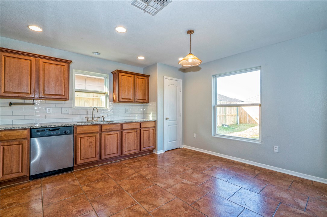 1725 Barlow Trail Property Photo 10