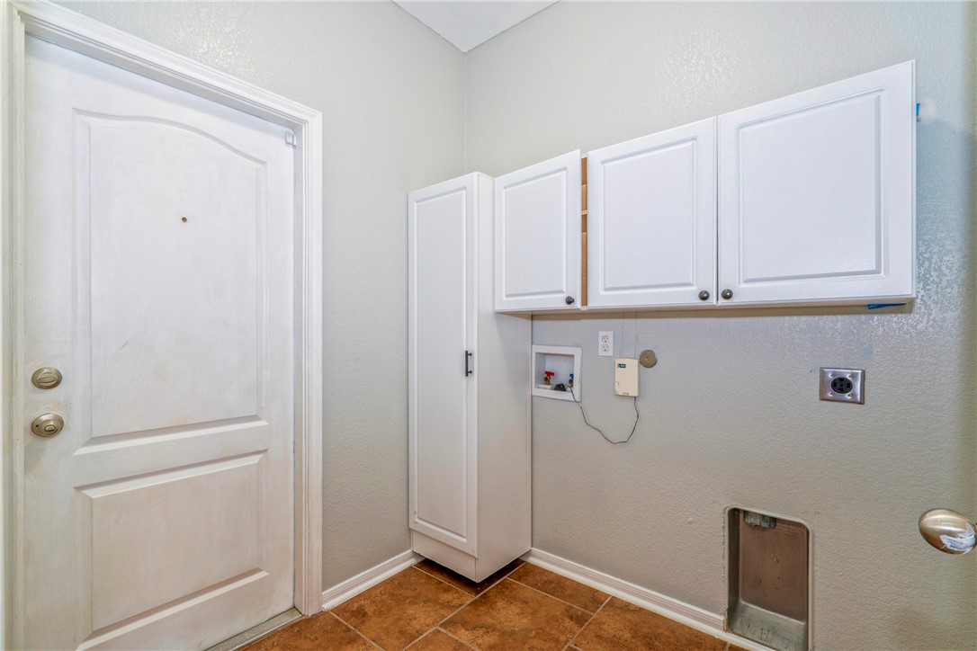 1725 Barlow Trail Property Photo 27