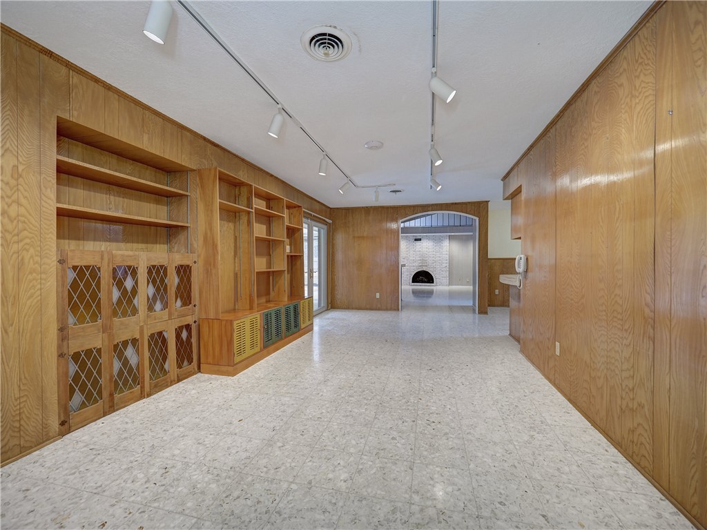 105 Markham Pl Property Photo 3
