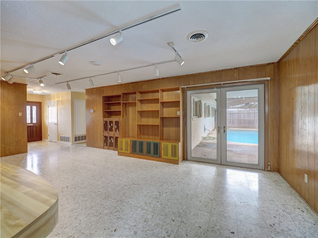 105 Markham Pl Property Photo 4