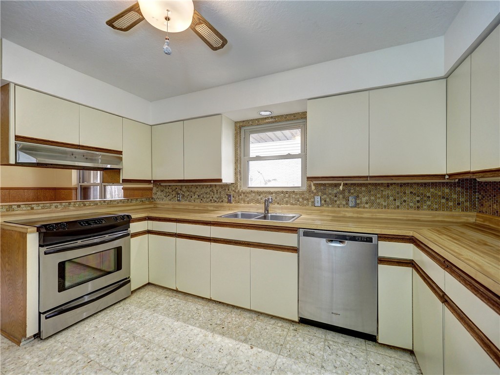 105 Markham Pl Property Photo 9