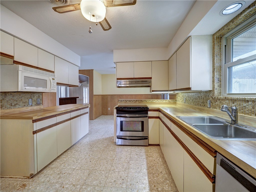105 Markham Pl Property Photo 10
