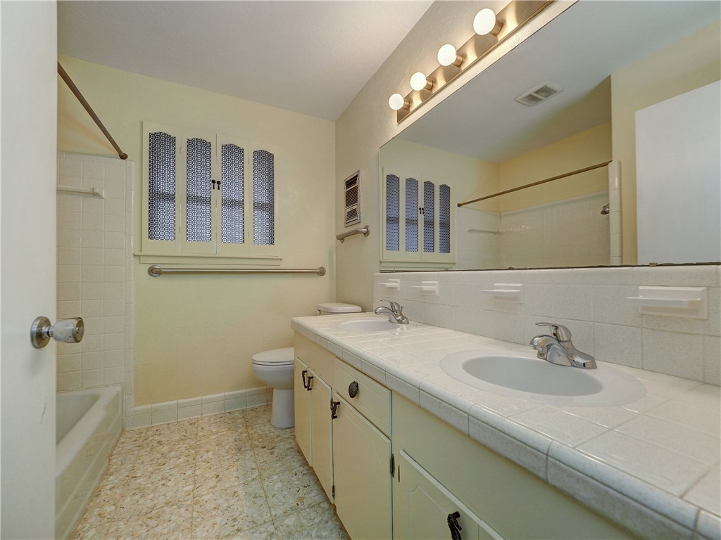 105 Markham Pl Property Photo 18