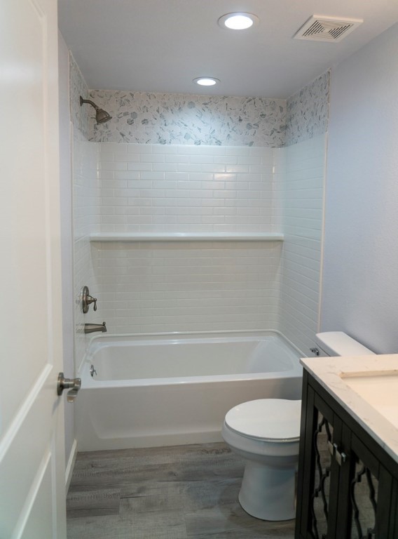181 W Post Oak Ln Property Photo 2