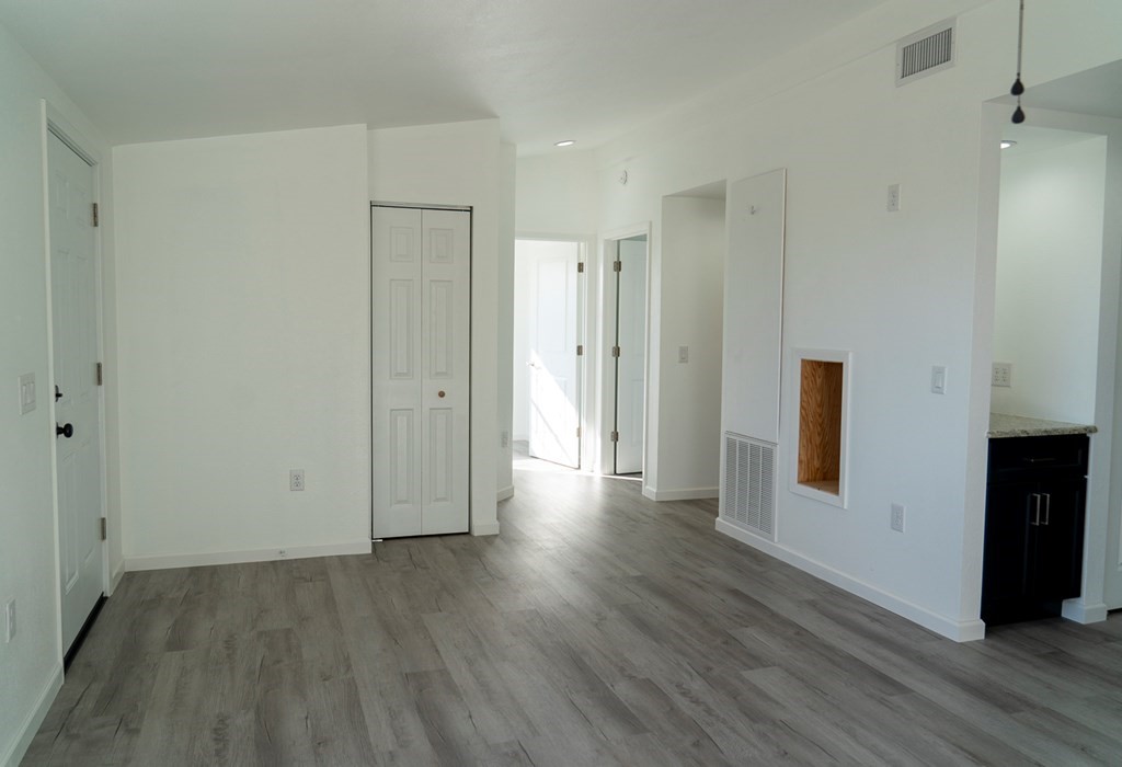 181 W Post Oak Ln Property Photo 4